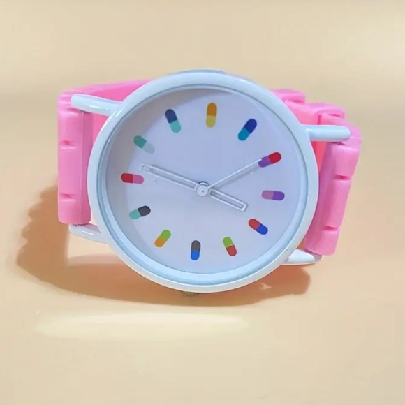 Women’s Chic Round Face Pink Silicone Band Wrist Watch - NWT - Picture 2 of 3